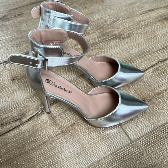 Silver pointy high heels - Picture 8 of 9